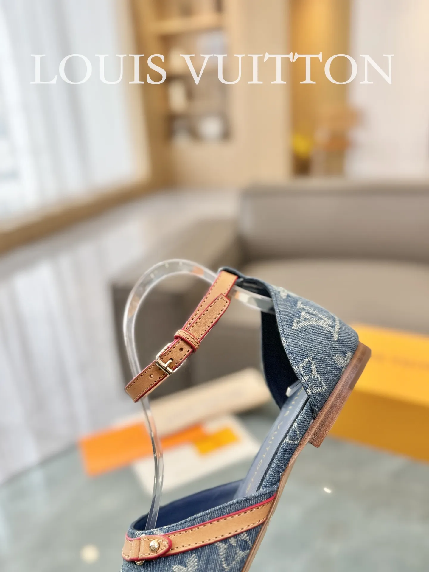 👟👟Ex-factory price 620👟👟 👟👟The top version of LV Lujia 24/denim jeans are so beautiful. I rarely make Lv family items, but I really can’t refuse this pair of kittens! I purchased the original version and developed it with care. The heels are custom molded. The brown leather with presbyopic denim is so brilliant! The perfect kitten heel, which is just right, is high-end, classic, sexy and comfortable. It is a must-have item that can give you full marks as a summer shoe! Sandals 5cm and 9cm/hollow sandals/ballet shoes 🔜3 items ✅Upper: Denim denim ✅Inner: original customized cowhide ✅Outsole: Italian genuine leather outsole ✅Number of yards: 35-41 (40.41 customization is not returnable) ✅Packaging: full set of exquisite packaging